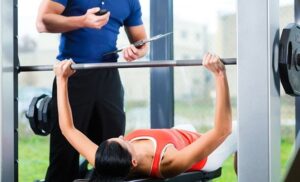 Previlegie exercícios multiarticulares nas escolhas de seu treino para emagrecer na academia